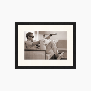 Steve McQueen avec pistolet - Décoration murale imprimée