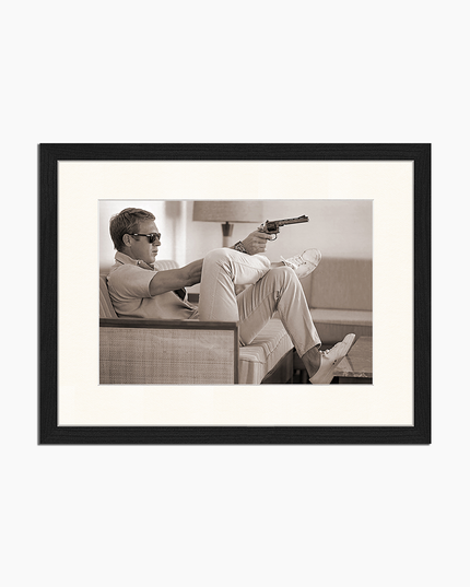 Steve McQueen avec pistolet - Décoration murale imprimée