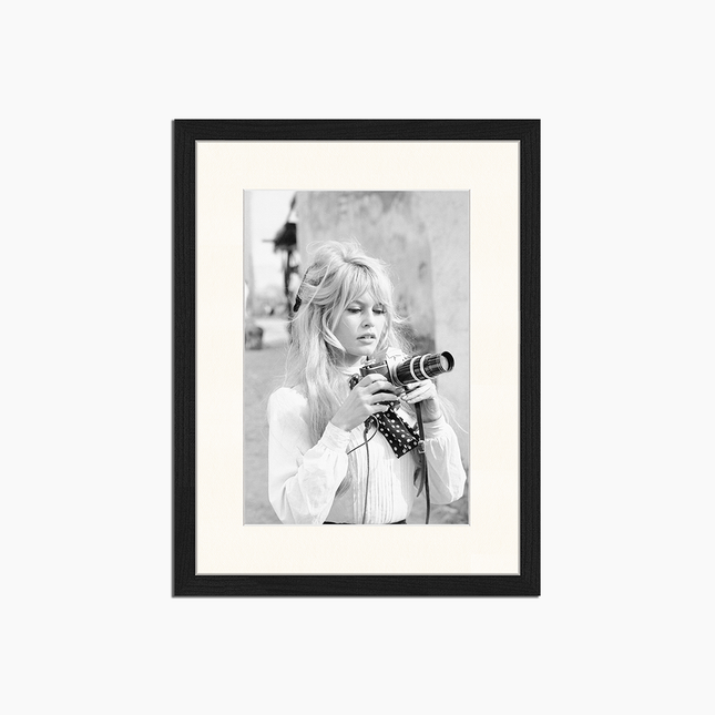 Brigitte mit ihrer Kamera – Wanddekoration