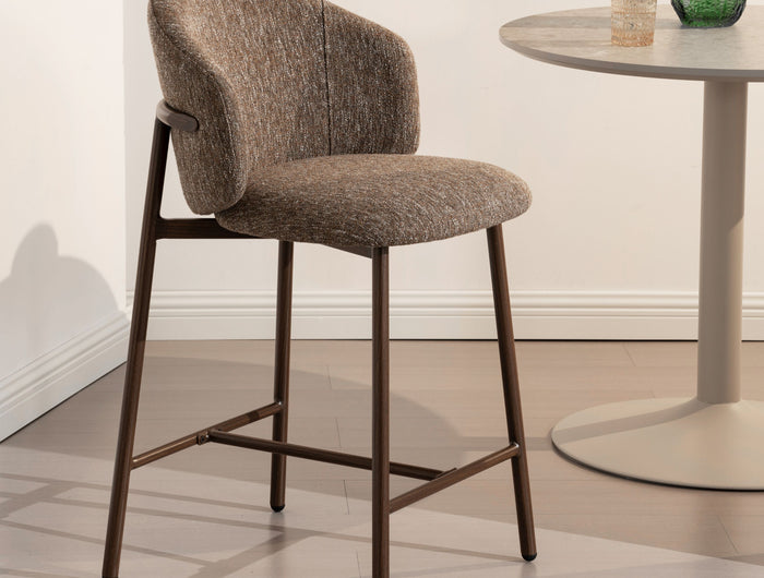 Ervaar stijlvol zitten en ultiem comfort met onze stoelen, perfect voor elke ruimte.